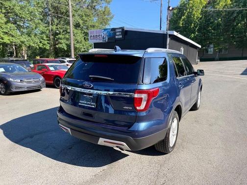 Blue Jeans Metallic 2017 Ford Explorer XLT