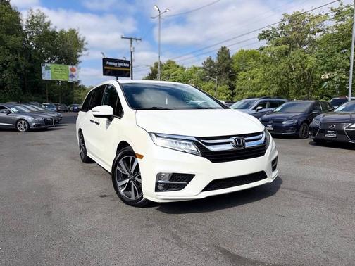 White Diamond Pearl 2018 Honda Odyssey Elite