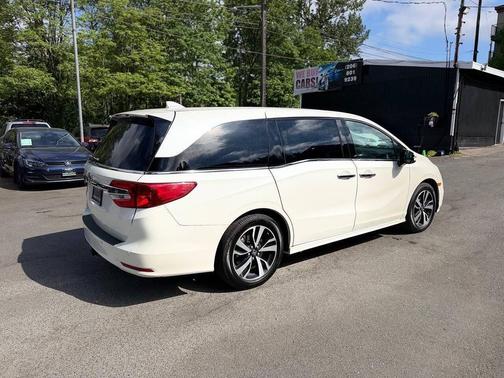 White Diamond Pearl 2018 Honda Odyssey Elite