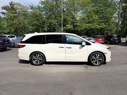 White Diamond Pearl 2018 Honda Odyssey Elite