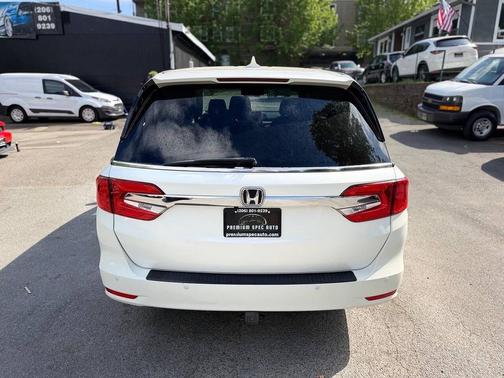 White Diamond Pearl 2018 Honda Odyssey Elite
