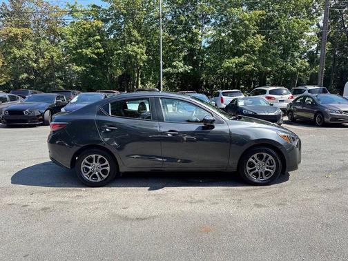 2019 Toyota Yaris Sedan XLE