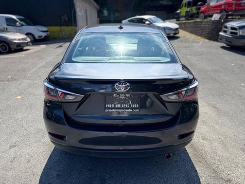 2019 Toyota Yaris Sedan XLE