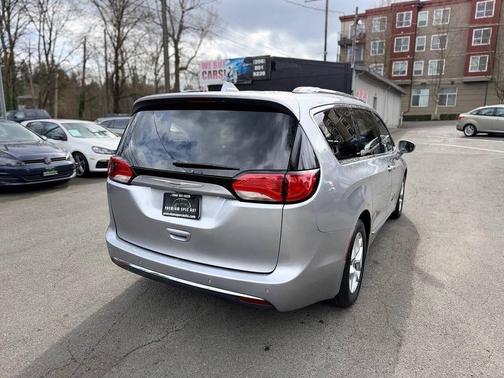 2020 Chrysler Pacifica Touring L