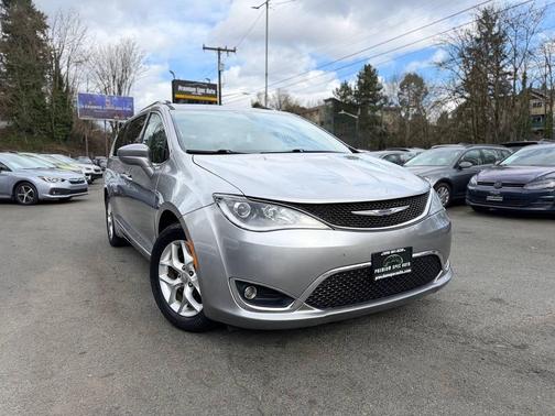 2020 Chrysler Pacifica Touring L