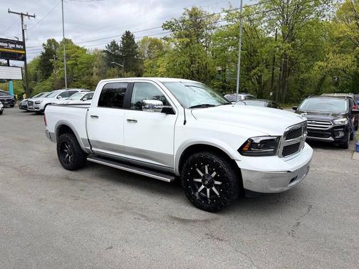 Bright White Clearcoat 2016 RAM 1500 Laramie