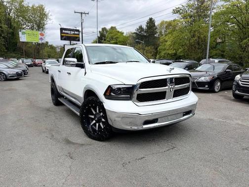 Bright White Clearcoat 2016 RAM 1500 Laramie