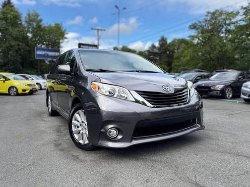 2017 Toyota Sienna XLE