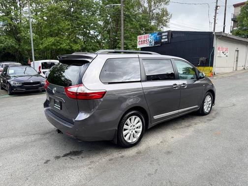 2017 Toyota Sienna XLE