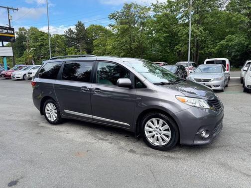 2017 Toyota Sienna XLE