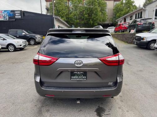 2017 Toyota Sienna XLE