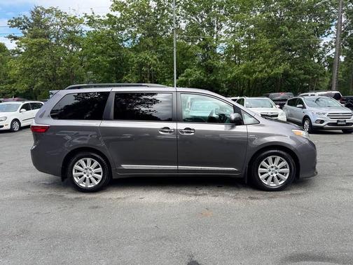 2017 Toyota Sienna XLE