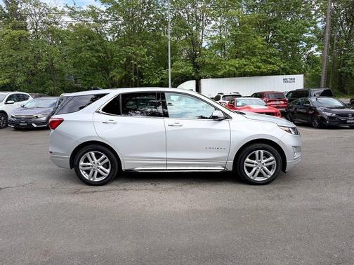 Silver Ice Metallic 2018 Chevrolet Equinox LT
