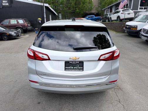 Silver Ice Metallic 2018 Chevrolet Equinox LT