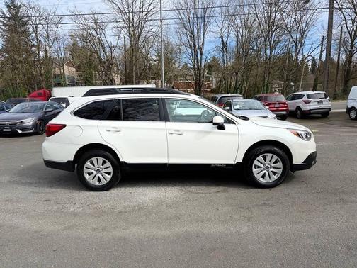 Crystal White Pearl 2017 Subaru Outback 2.5i Premium