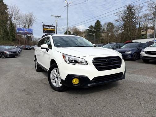 Crystal White Pearl 2017 Subaru Outback 2.5i Premium