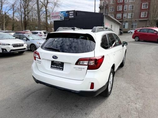 Crystal White Pearl 2017 Subaru Outback 2.5i Premium