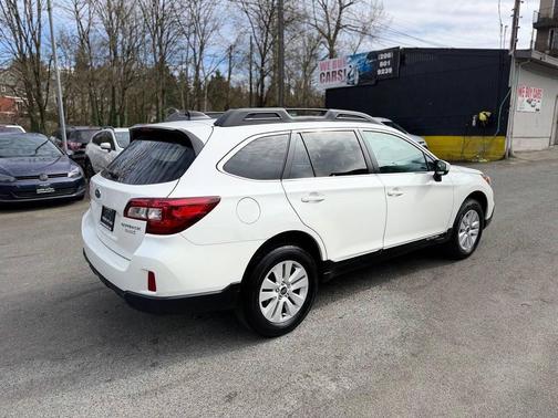 Crystal White Pearl 2017 Subaru Outback 2.5i Premium