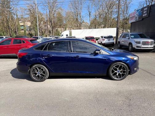 Ruby Red Metallic Tinted Clearcoat 2017 Ford Focus SEL
