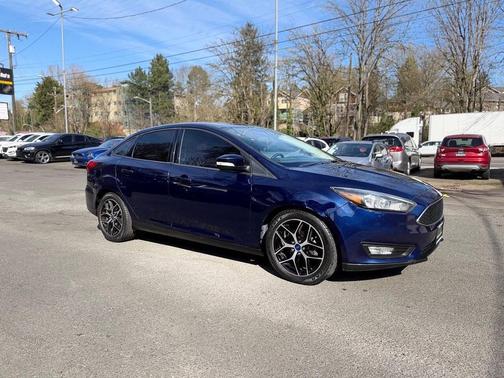 Ruby Red Metallic Tinted Clearcoat 2017 Ford Focus SEL