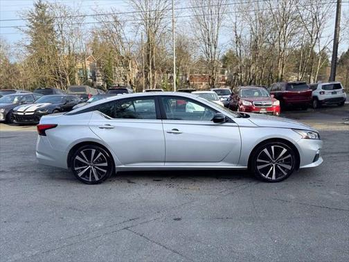 2021 Nissan Altima SR FWD