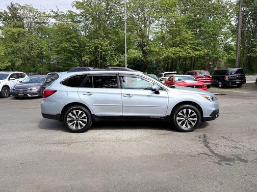 Ice Silver Metallic 2017 Subaru Outback 2.5i Limited