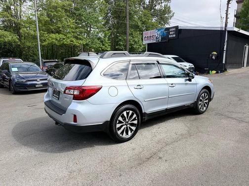 Ice Silver Metallic 2017 Subaru Outback 2.5i Limited