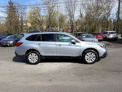 Ice Silver Metallic 2018 Subaru Outback 2.5i Premium