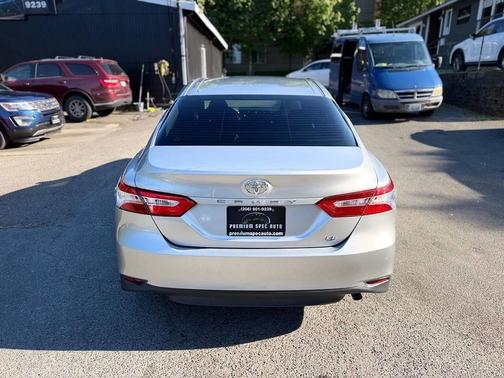 Celestial Silver Metallic 2018 Toyota Camry LE