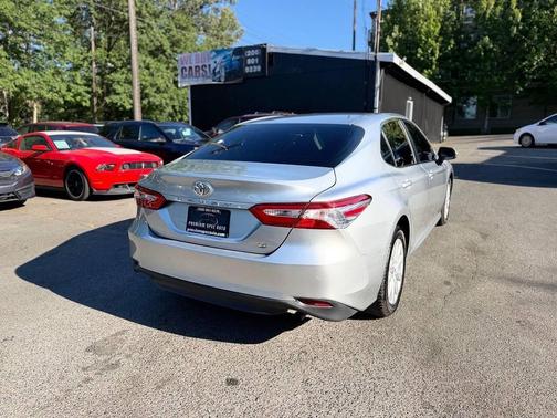 Celestial Silver Metallic 2018 Toyota Camry LE