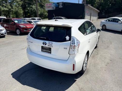 2014 Toyota Prius v Five