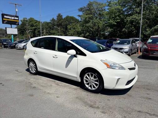 2014 Toyota Prius v Five