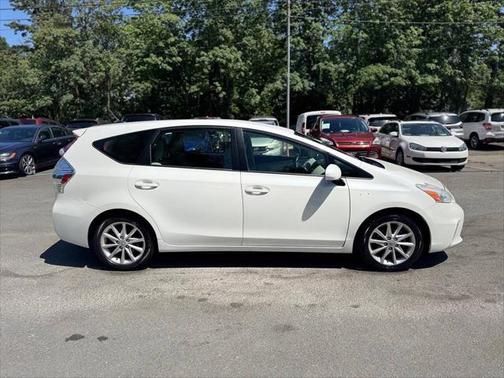 2014 Toyota Prius v Five