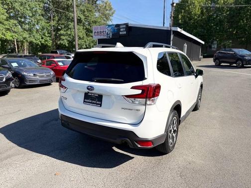 Crystal White Pearl 2020 Subaru Forester Premium