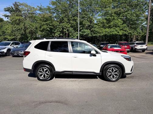 Crystal White Pearl 2020 Subaru Forester Premium
