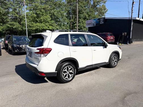 Crystal White Pearl 2020 Subaru Forester Premium