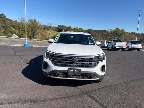 Pure White 2025 Volkswagen Atlas 2.0T SE w/Technology 4MOTION