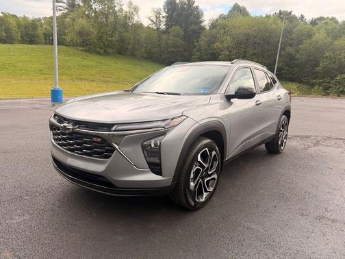 Gray 2026 Chevrolet Trax FWD 2RS