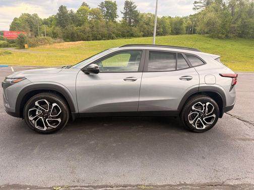 Gray 2026 Chevrolet Trax FWD 2RS