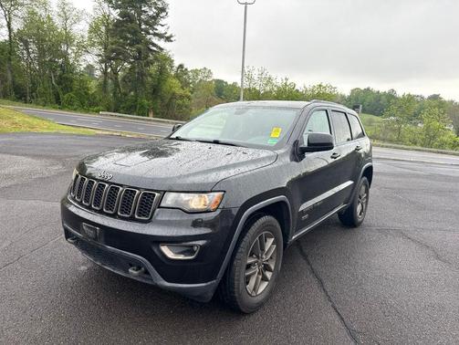 Brilliant Black Crystal Pearlcoat 2016 Jeep Grand Cherokee 75th Anniversary