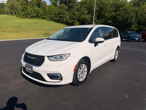 Bright White Clearcoat 2023 Chrysler Pacifica Touring L