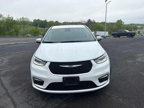 Bright White Clearcoat 2023 Chrysler Pacifica Touring L