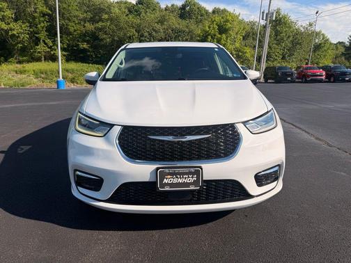 Bright White Clearcoat 2023 Chrysler Pacifica Touring L