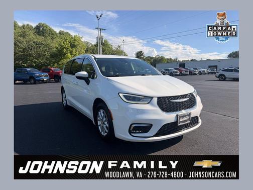 Bright White Clearcoat 2023 Chrysler Pacifica Touring L