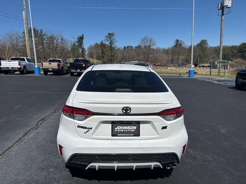 White 2022 Toyota Corolla SE