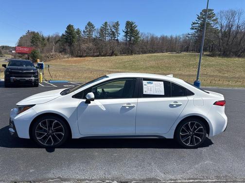 White 2022 Toyota Corolla SE