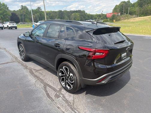 Black 2026 Chevrolet Trax FWD 2RS