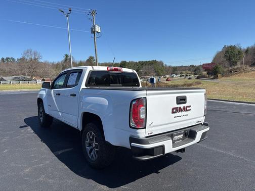 Summit White 2022 GMC Canyon AT4