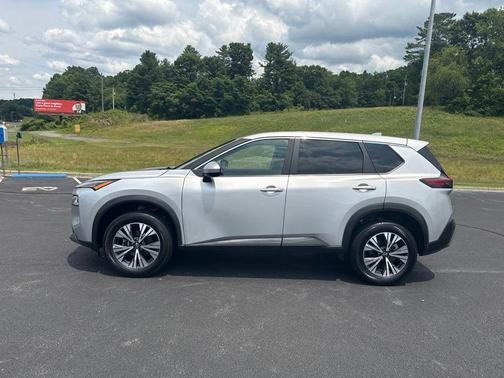 Brilliant Silver Metallic 2023 Nissan Rogue SV