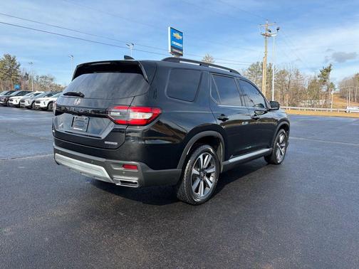2023 Honda Pilot Touring 8-Passenger